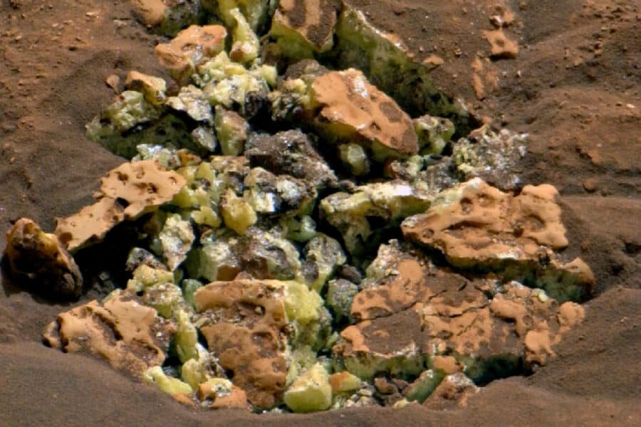 „Curiosity“ netyčia praskėlė Marso akmenį, viduje aptiko netikėtą lobį
