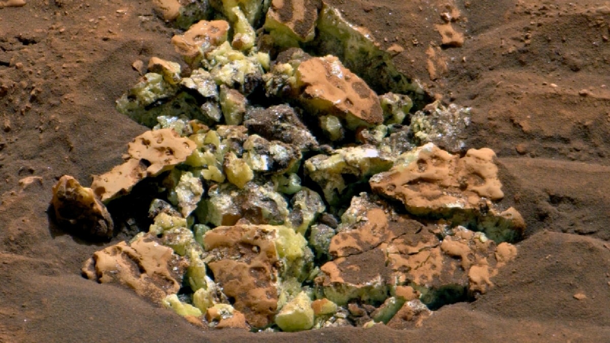 „Curiosity“ netyčia praskėlė Marso akmenį, viduje aptiko netikėtą lobį