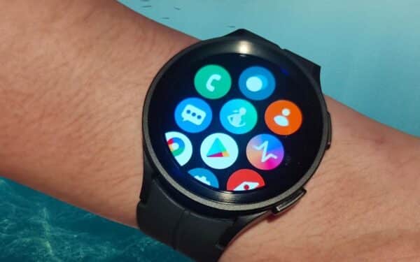 „Galaxy Watch“ pamoka: kodėl net „vandeniui atsparūs“ laikrodžiai bijo jūros?