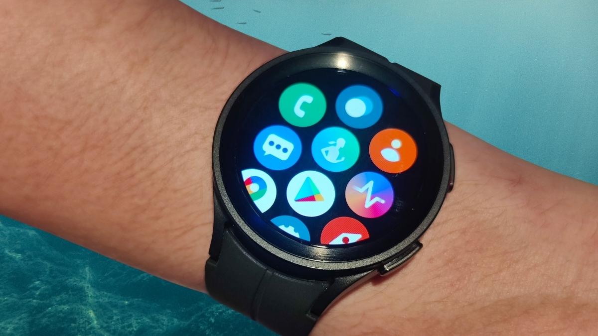 „Galaxy Watch“ pamoka: kodėl net „vandeniui atsparūs“ laikrodžiai bijo jūros?