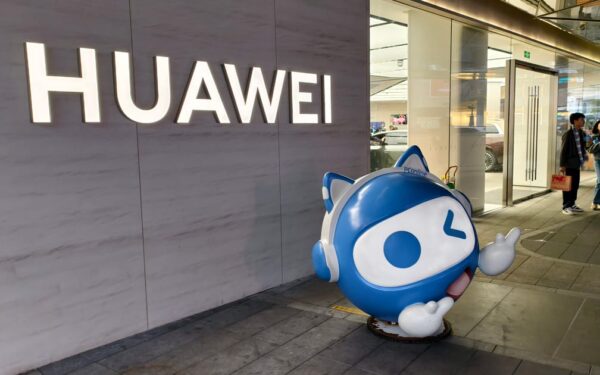 Europos Parlamentas kritikuoja Ispaniją dėl „Huawei“ įrangos naudojimo saugumui