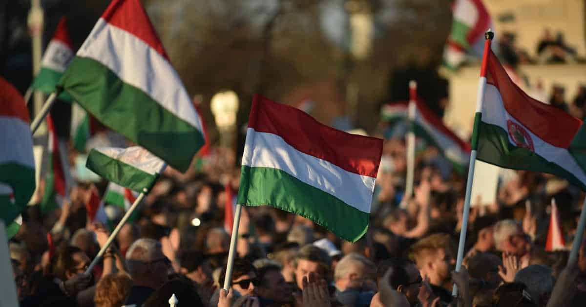 Ar Kremliaus botai kursto chaosą Vengrijoje? Prieš rinkimus plinta raginimai nužudyti Orbaną