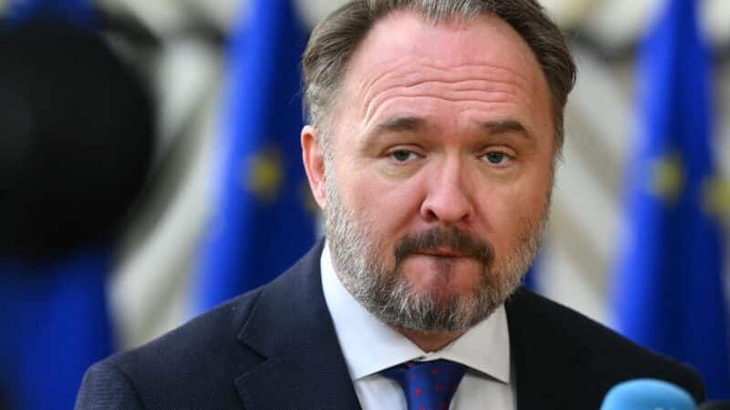 ES siunčia griežtą signalą: rusiškos energijos nebus, net jei kainos šoks dar aukščiau