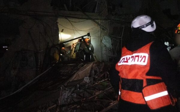 Eskalacija Artimuosiuose Rytuose: Irano raketos smogė netoli Izraelio branduolinio centro