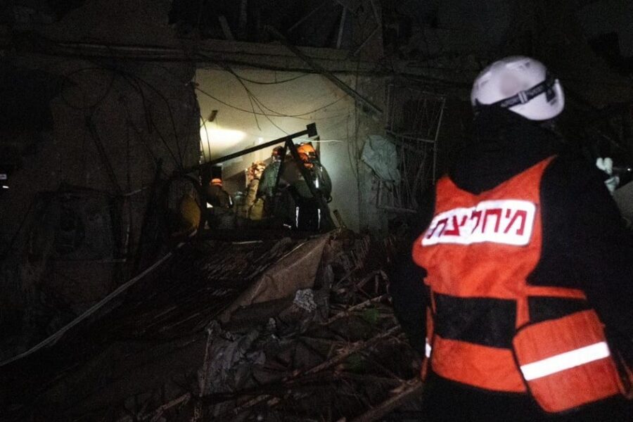 Eskalacija Artimuosiuose Rytuose: Irano raketos smogė netoli Izraelio branduolinio centro