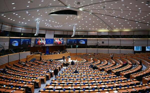 ES patvirtino susitarimą su JAV, tačiau viena detalė susijusi su Trumpu kelia klausimų