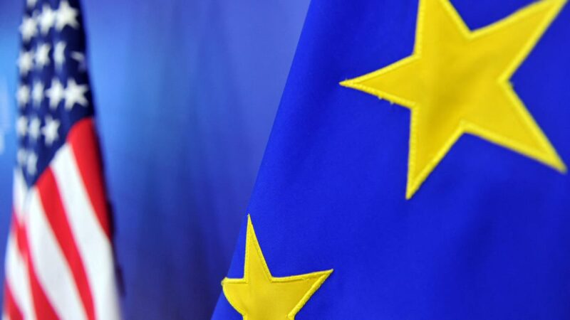 JAV spaudžia Europą: delsimas gali sužlugdyti 750 mlrd. dolerių vertės susitarimą
