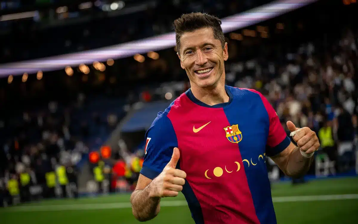 Stulbinančios futbolo žvaigždės pajamos: sužinokite, kiek uždirba vos per parą