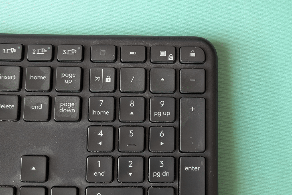 „Logitech Ergo K860“ klaviatūra. Luko Snarskio nuotr.