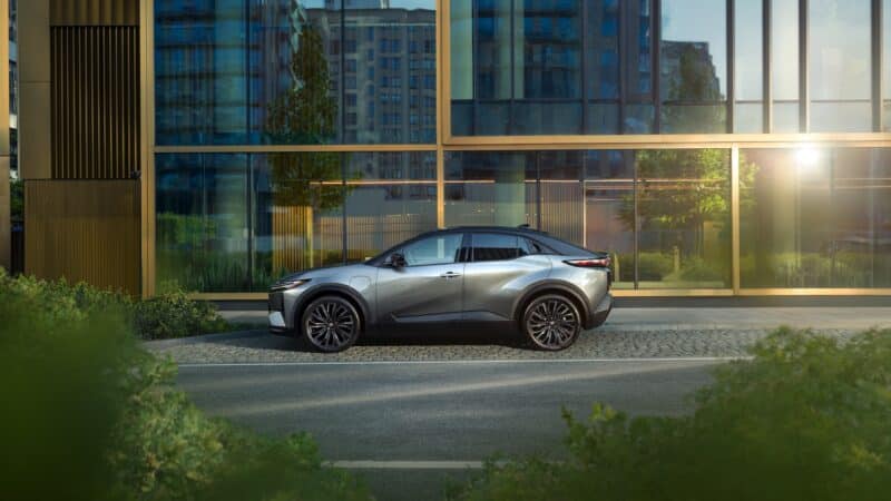Naujasis elektrinis „Toyota C-HR+“ jau Lietuvoje: viena įkrova nuvažiuos iki 607 km