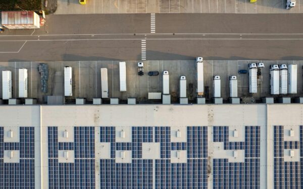 Dirbtinis intelektas žengia į gamybą: startuolis pritraukė 3,6 mln. eurų tiekimo grandinių revoliucijai