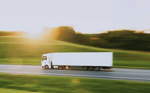 Karai keičia kryptis: ką tai reiškia Lietuvos transportui, kainoms ir kiekvienam keleiviui?