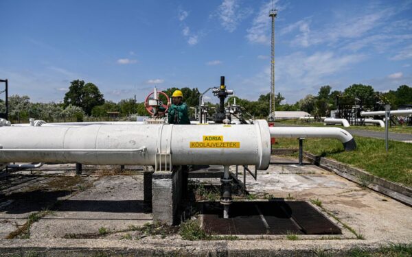 Sugriuvus svarbiai energetikos grandžiai į Europą Ukraina sušaukė dešimčių šalių diplomatus