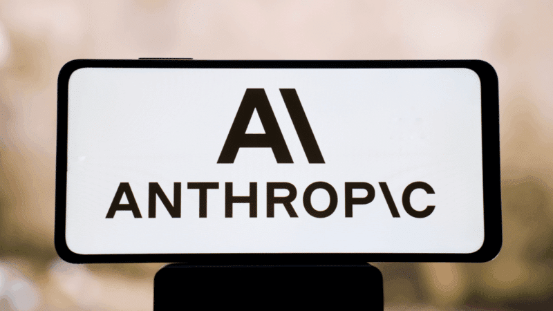 DI lyderių lenktynės Londone: „Anthropic“ plečiasi iki 800 darbuotojų ir vejasi „OpenAI“