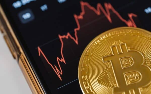 Rinkose panika: geopolitinė įtampa stumia naftą aukštyn ir talžo investuotojų portfelius