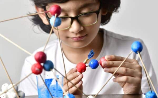 Mokslininkai aptiko dvi naujas dalelių formas – anyonai vienmatėje erdvėje elgiasi netikėtai