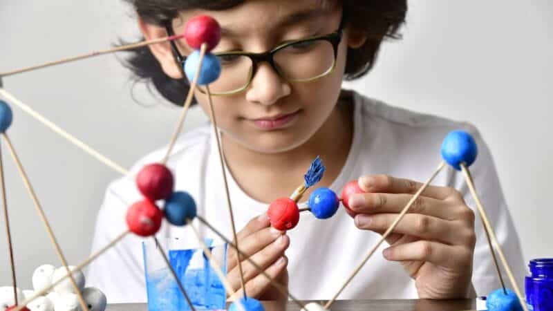 Mokslininkai aptiko dvi naujas dalelių formas – anyonai vienmatėje erdvėje elgiasi netikėtai