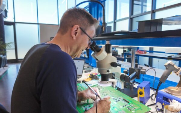 Milžiniški DI duomenų centrai kuria naują rinką, energija kaupiama iš senų baterijų