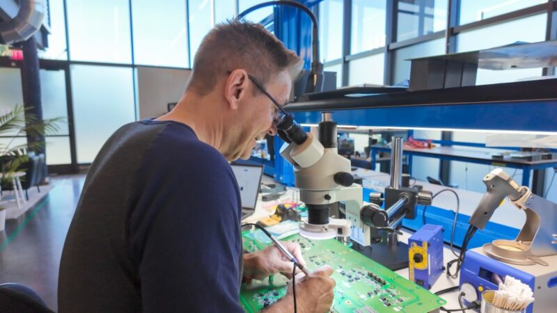 Milžiniški DI duomenų centrai kuria naują rinką, energija kaupiama iš senų baterijų