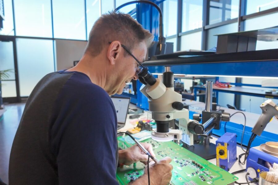 Milžiniški DI duomenų centrai kuria naują rinką, energija kaupiama iš senų baterijų