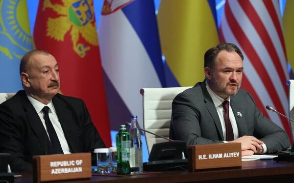 Dujų krizė darosi vis gilesnė, po Kataro sprendimo – ES skubiai ieško naujų partnerių