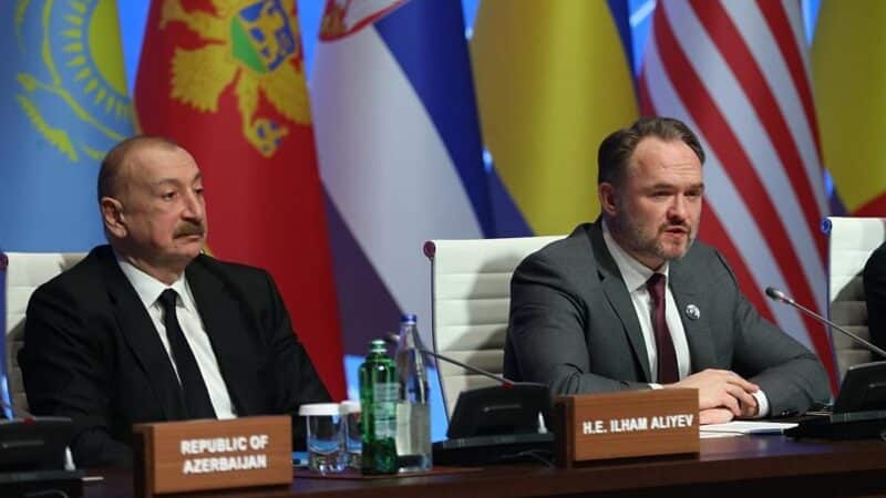 Dujų krizė darosi vis gilesnė, po Kataro sprendimo – ES skubiai ieško naujų partnerių
