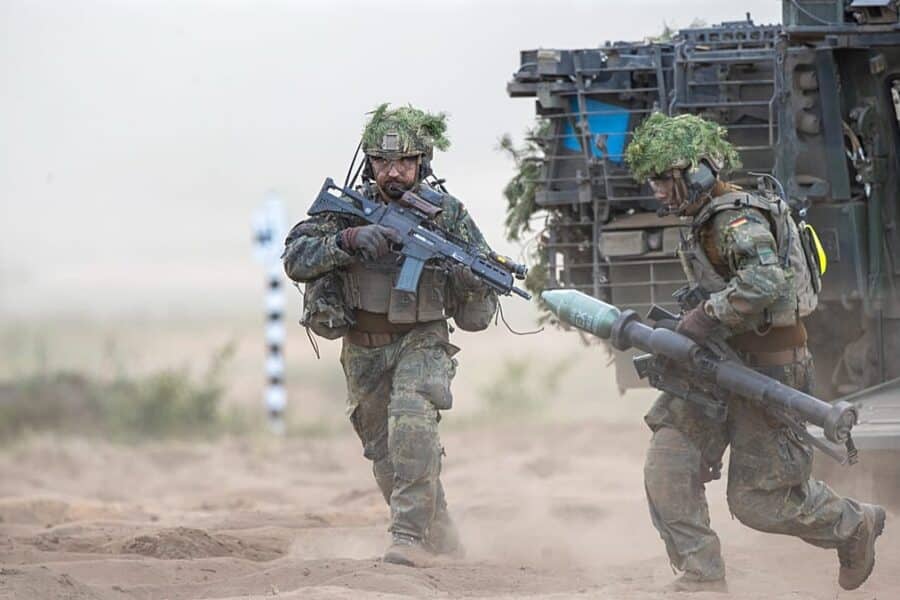 ES patvirtino Prancūzijos ir Čekijos gynybos paskolas, dėl Vengrijos kyla naujas konfliktas