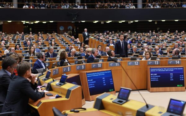 Europos Parlamente formuojasi nauja dešinioji dauguma migracijos klausimais