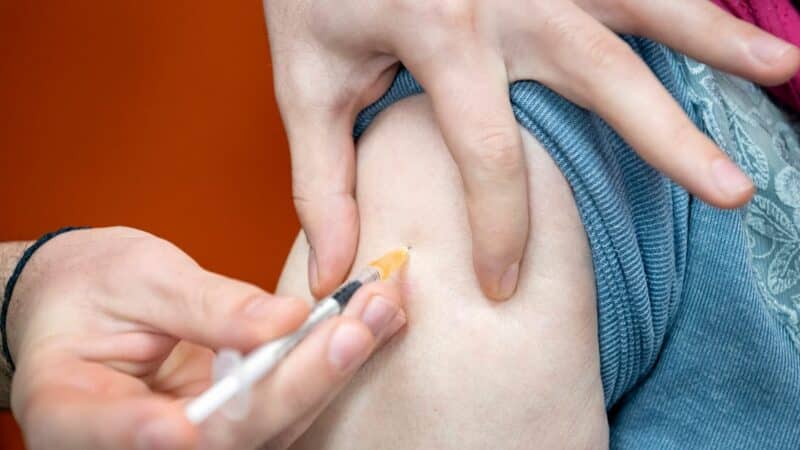 „Pfizergate“ skandalas plečiasi: Komisija atsisako atskleisti vakcinų derybininkų pavardes