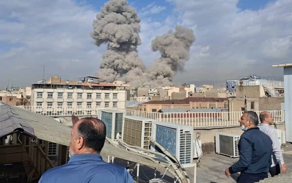 Europa ant parako statinės: JAV ir Izraelio smūgis Iranui grasina įtraukti visą regioną