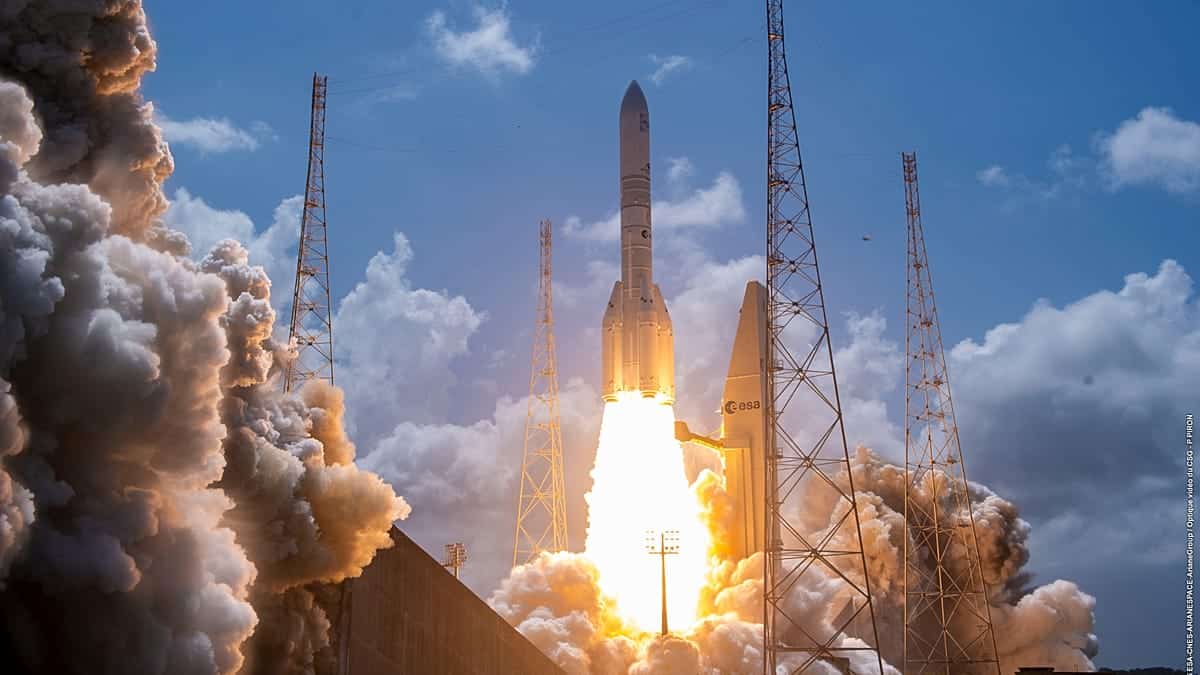Pakilo galingiausia raketa Europoje: „Ariane 64“ sėkmingai iškėlė „Amazon“ palydovus