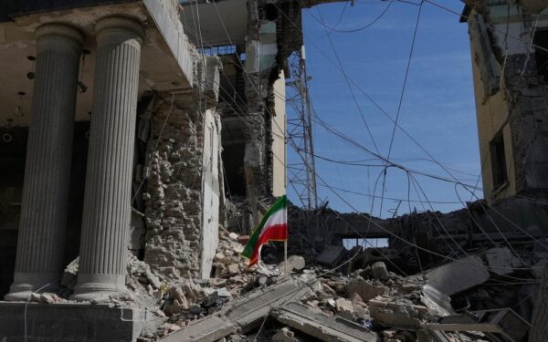 Iranas šokiruoja pasaulį: meta ultimatumą JAV, atmeta derybas ir atvirai grasina karu