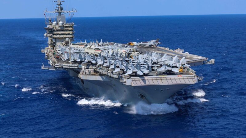 Pentagonas susidūrė su problema: karas su Iranu alina visą JAV lėktuvnešių flotilę