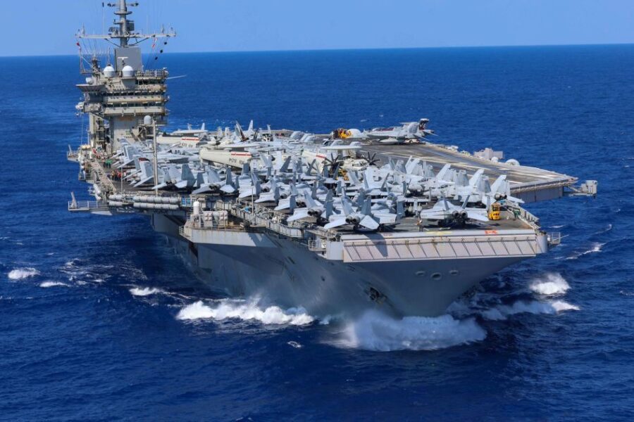 Pentagonas susidūrė su problema: karas su Iranu alina visą JAV lėktuvnešių flotilę