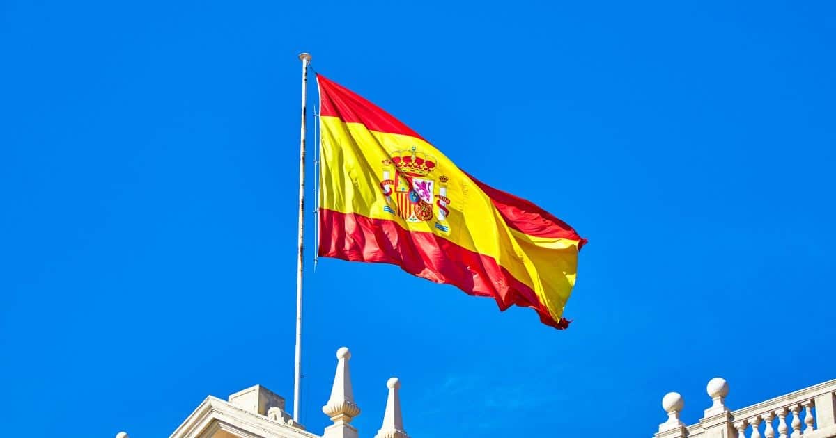 Kainų šokas Europoje: Ispanija skubiai mažina mokesčius dėl karo Irane