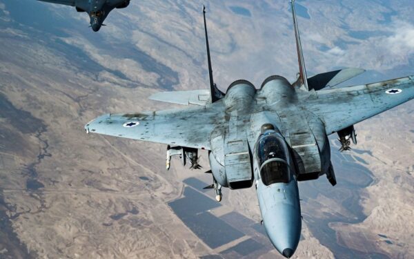 Kuveito pilotas per klaidą numušė tris JAV naikintuvus F-15 – visi pilotai katapultavosi sėkmingai