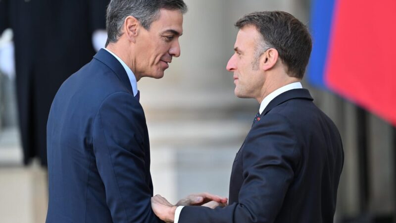 Prancūzija ir Ispanija vienijasi prieš Trumpą: Macronas žada ES solidarumą dėl prekybos grasinimų