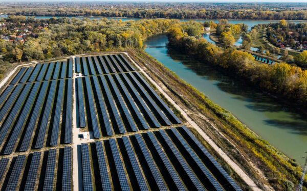 Vengrija tapo saulės energijos lydere: sektoriaus galia išaugo tūkstančius kartų