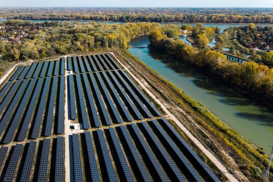 Vengrija tapo saulės energijos lydere: sektoriaus galia išaugo tūkstančius kartų
