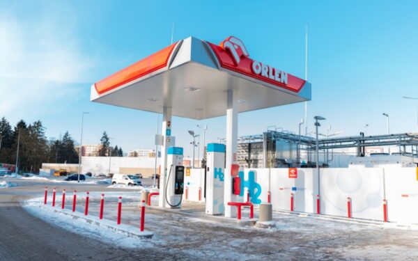 Imasi veiksmų dėl kuro kainų: mažinami mokesčiai gali palengvinti išlaidas vairuotojams