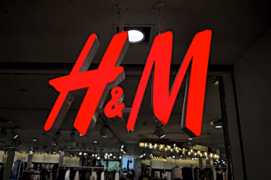 „H&M“ užveria parduotuves: ekspertai jau kalba apie platesnius pokyčius rinkoje
