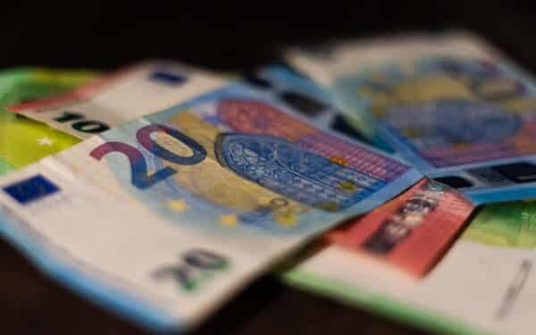 Atsiėmėte pensijų pinigus? Ekspertai įspėja apie rimtą pavojų, viena klaida jums kainuos tūkstančius