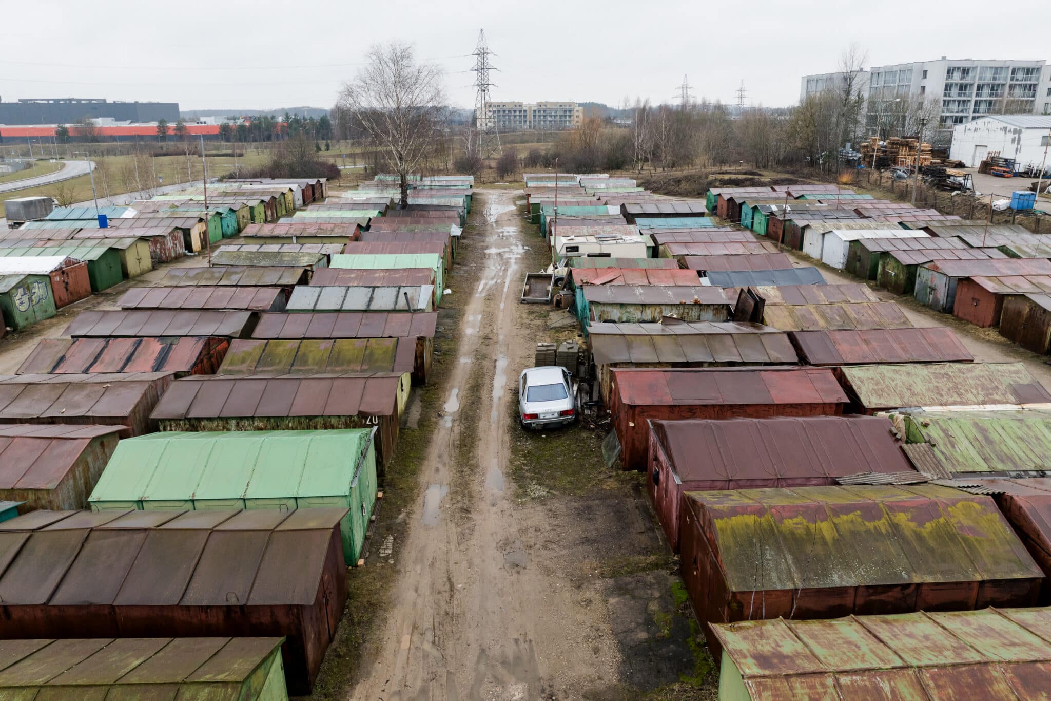 Aplinkosaugininkai surengė reidus, patikrinimai atskleidė tai, kas vyko garažuose