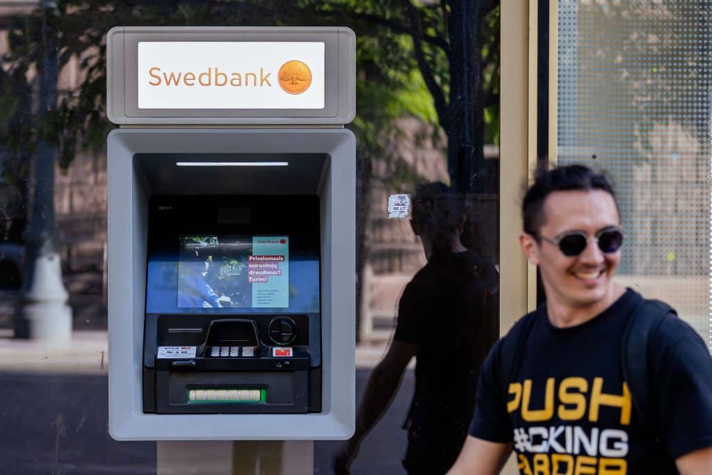 „Swedbank" bankomatas. ELTA / Andrius Ufartas nuotr.