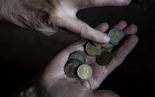 Augančios pajamos gelbsti ne visus: daugiau nei 650 tūkst. gyventojų – ties skurdo riba