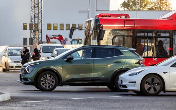 Naujos taisyklės vairuotojams jau pakeliui: viena klaida gali kainuoti daugiau, nei manote