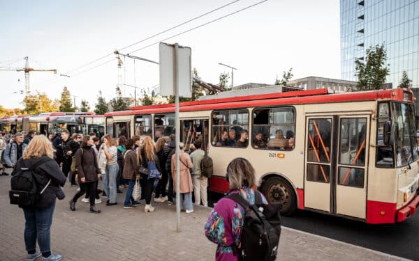 Vairuotojai priversti griebtis už galvų: tenka susidurti su nauja realybe, to dar nebuvo