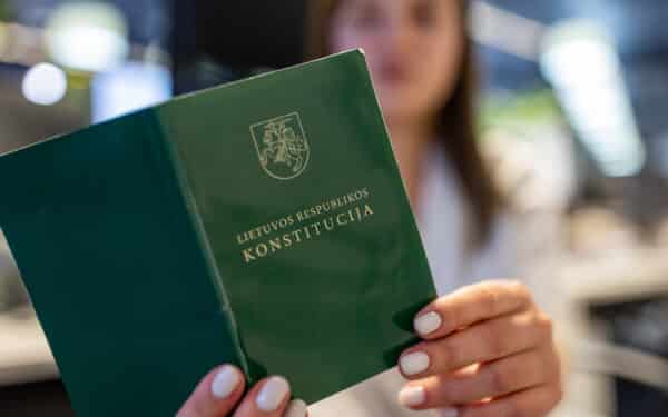 Konstitucijos keitimo klausimas vėl keliamas: kalbama apie šeimos sampratą