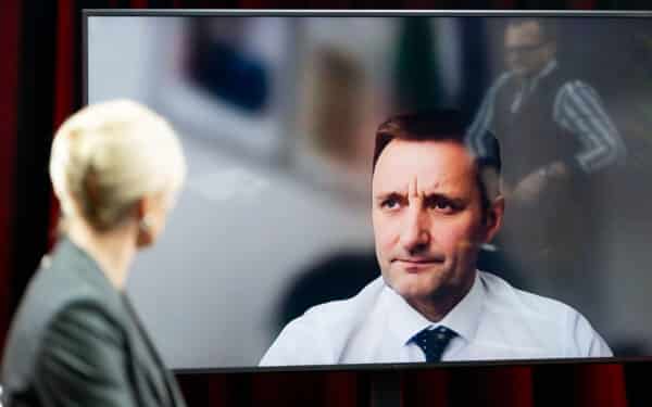 Šiaulių meras skyrė paramą artimam asmeniui? VTEK įvardijo pažeidimą