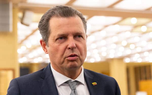 Konservatoriai prašo Antikorupcijos komisijos ištirti Gedvilo ryšius su degalinių verslu